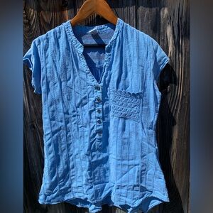 XL cornflower blue feminine top of beautiful cotton made in Peru. Heart details